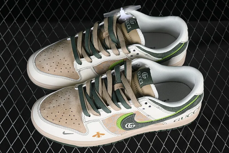 All categories Nk SB Dunk Series Nk SB Dunk Low High-end customized low-top sneakers Nk SB Dunk Low Gucci co-branded Little Bee Green Hook Anniversary high-end customized low-top casual sneakers DM6868-025